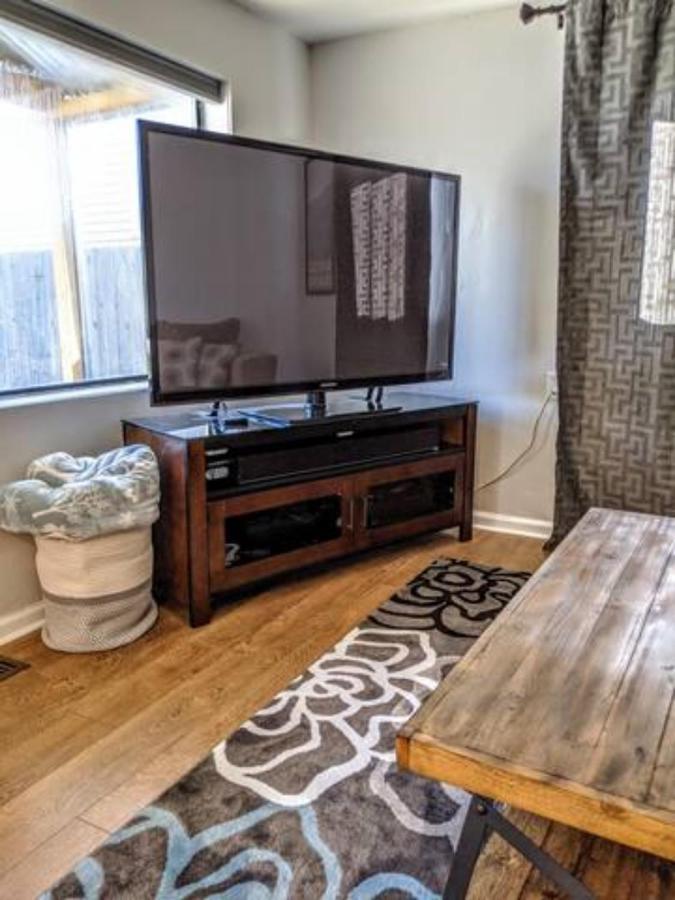 Little Blue Bungalow On Boise'S Bench, Pet Friendly, Fully Fenced Yard With Doggie Door! 2 Miles From Bsu, 5 Minutes From Downtown Boise, Desk And Workstation For Remote Workers, 2 Tv'S Large Walk-In Closet, Good For Mid-Term Stays Luaran gambar
