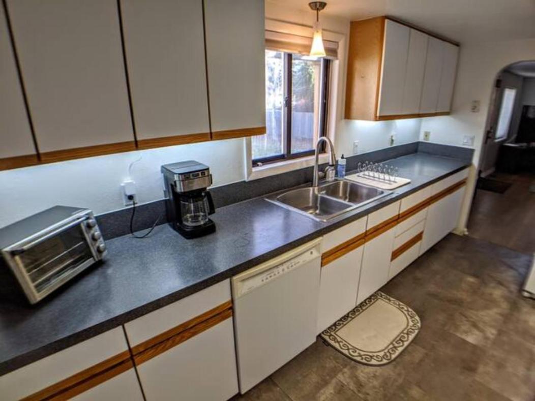 Little Blue Bungalow On Boise'S Bench, Pet Friendly, Fully Fenced Yard With Doggie Door! 2 Miles From Bsu, 5 Minutes From Downtown Boise, Desk And Workstation For Remote Workers, 2 Tv'S Large Walk-In Closet, Good For Mid-Term Stays Luaran gambar