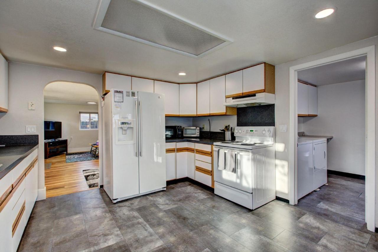 Little Blue Bungalow On Boise'S Bench, Pet Friendly, Fully Fenced Yard With Doggie Door! 2 Miles From Bsu, 5 Minutes From Downtown Boise, Desk And Workstation For Remote Workers, 2 Tv'S Large Walk-In Closet, Good For Mid-Term Stays Luaran gambar