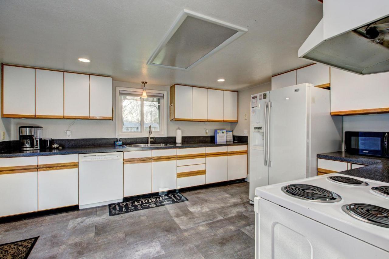 Little Blue Bungalow On Boise'S Bench, Pet Friendly, Fully Fenced Yard With Doggie Door! 2 Miles From Bsu, 5 Minutes From Downtown Boise, Desk And Workstation For Remote Workers, 2 Tv'S Large Walk-In Closet, Good For Mid-Term Stays Luaran gambar
