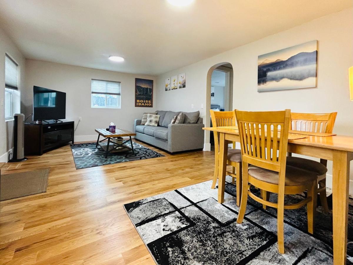 Little Blue Bungalow On Boise'S Bench, Pet Friendly, Fully Fenced Yard With Doggie Door! 2 Miles From Bsu, 5 Minutes From Downtown Boise, Desk And Workstation For Remote Workers, 2 Tv'S Large Walk-In Closet, Good For Mid-Term Stays Luaran gambar