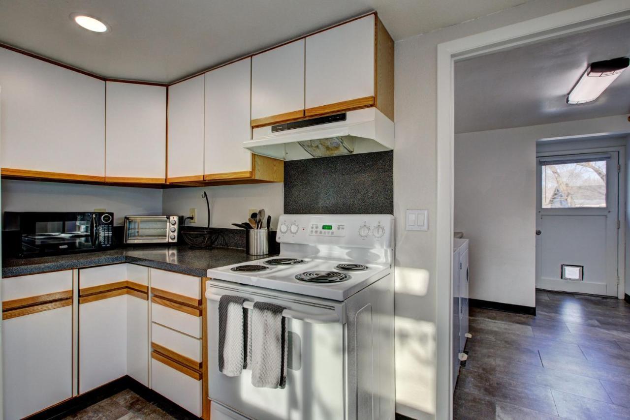 Little Blue Bungalow On Boise'S Bench, Pet Friendly, Fully Fenced Yard With Doggie Door! 2 Miles From Bsu, 5 Minutes From Downtown Boise, Desk And Workstation For Remote Workers, 2 Tv'S Large Walk-In Closet, Good For Mid-Term Stays Luaran gambar