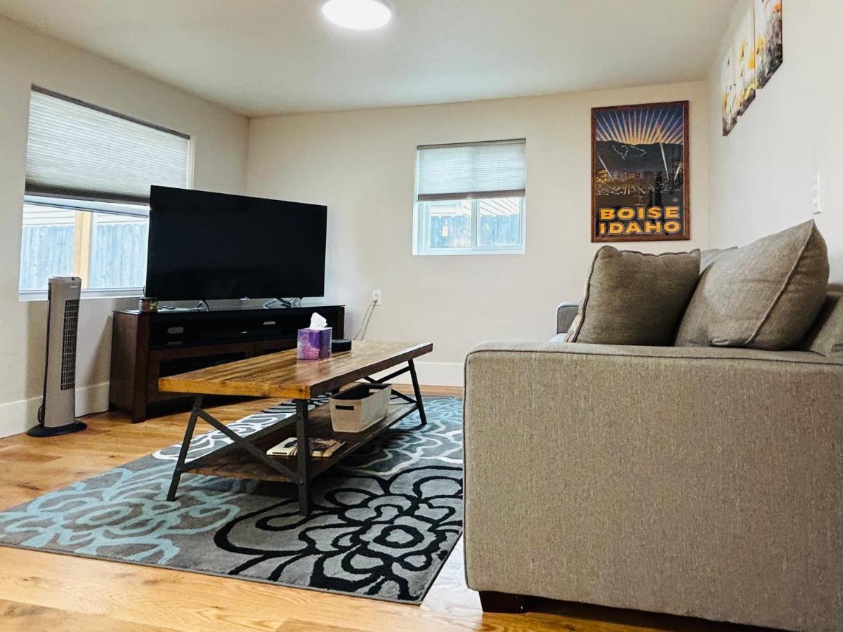 Little Blue Bungalow On Boise'S Bench, Pet Friendly, Fully Fenced Yard With Doggie Door! 2 Miles From Bsu, 5 Minutes From Downtown Boise, Desk And Workstation For Remote Workers, 2 Tv'S Large Walk-In Closet, Good For Mid-Term Stays Luaran gambar