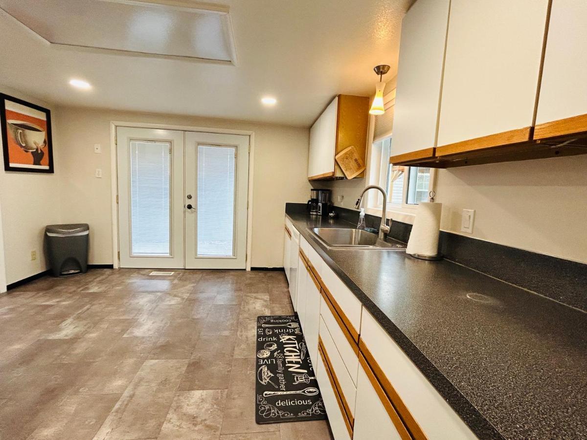 Little Blue Bungalow On Boise'S Bench, Pet Friendly, Fully Fenced Yard With Doggie Door! 2 Miles From Bsu, 5 Minutes From Downtown Boise, Desk And Workstation For Remote Workers, 2 Tv'S Large Walk-In Closet, Good For Mid-Term Stays Luaran gambar