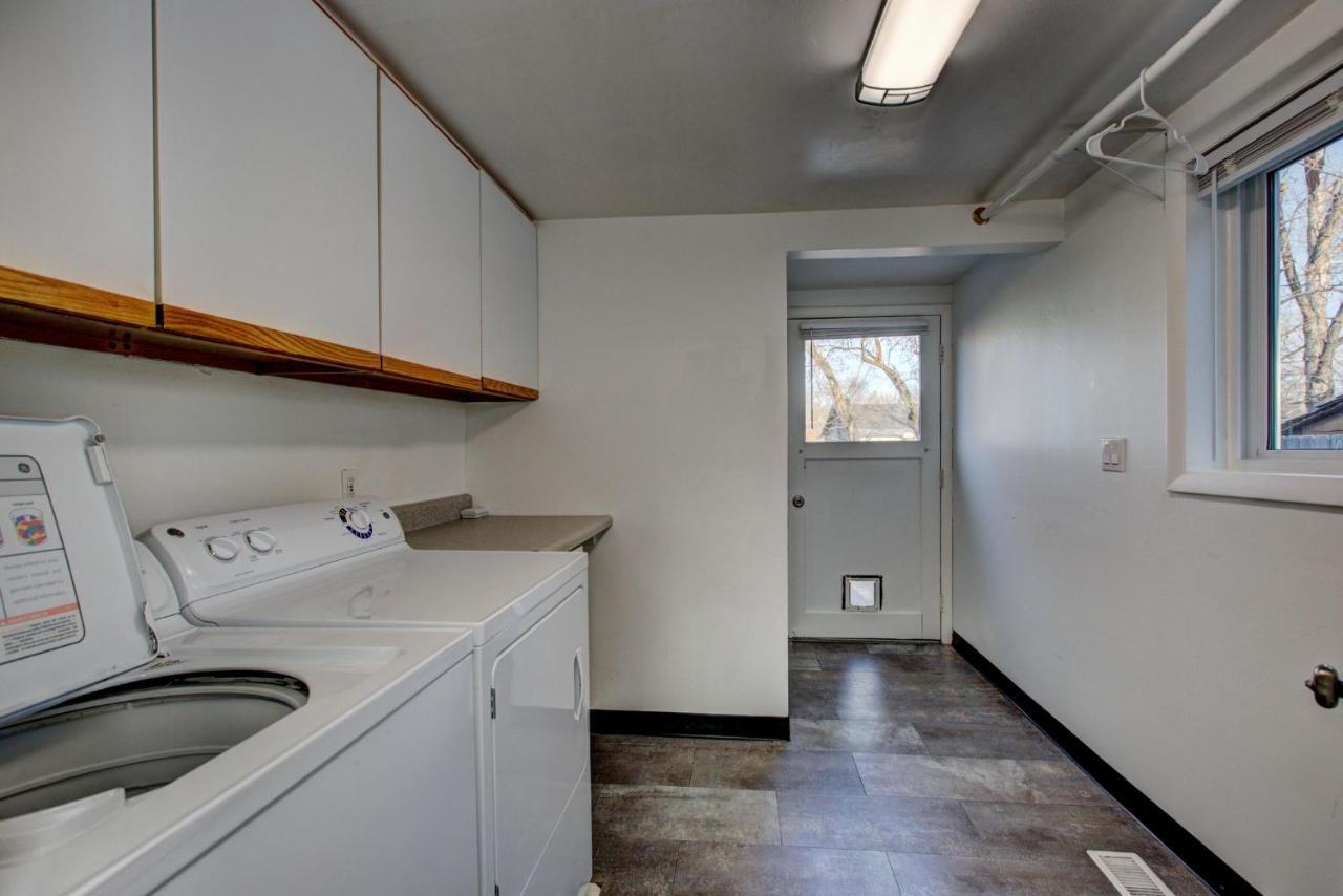 Little Blue Bungalow On Boise'S Bench, Pet Friendly, Fully Fenced Yard With Doggie Door! 2 Miles From Bsu, 5 Minutes From Downtown Boise, Desk And Workstation For Remote Workers, 2 Tv'S Large Walk-In Closet, Good For Mid-Term Stays Luaran gambar