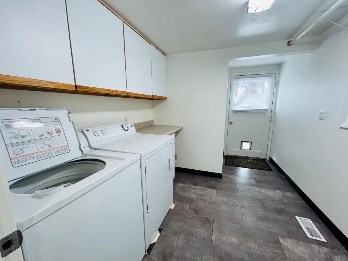 Little Blue Bungalow On Boise'S Bench, Pet Friendly, Fully Fenced Yard With Doggie Door! 2 Miles From Bsu, 5 Minutes From Downtown Boise, Desk And Workstation For Remote Workers, 2 Tv'S Large Walk-In Closet, Good For Mid-Term Stays Luaran gambar