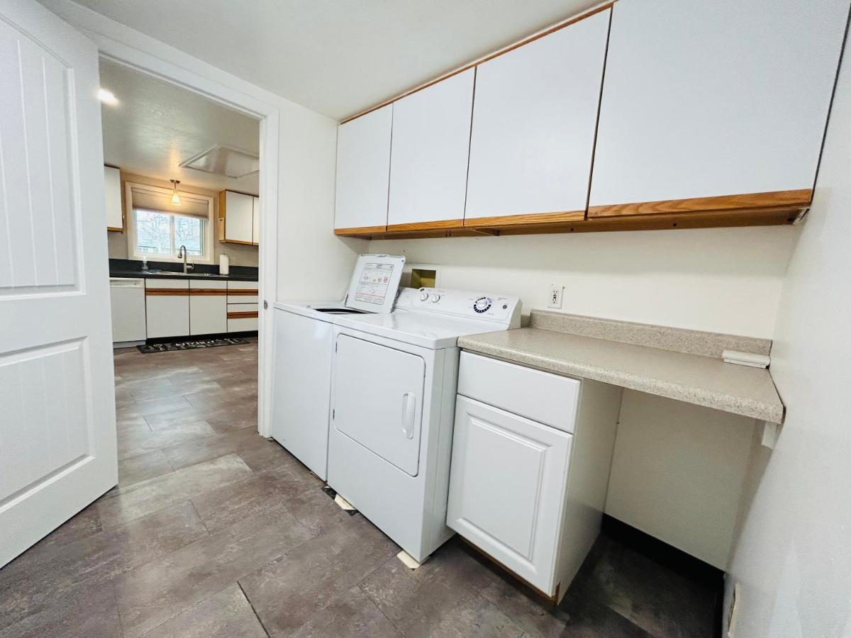 Little Blue Bungalow On Boise'S Bench, Pet Friendly, Fully Fenced Yard With Doggie Door! 2 Miles From Bsu, 5 Minutes From Downtown Boise, Desk And Workstation For Remote Workers, 2 Tv'S Large Walk-In Closet, Good For Mid-Term Stays Luaran gambar