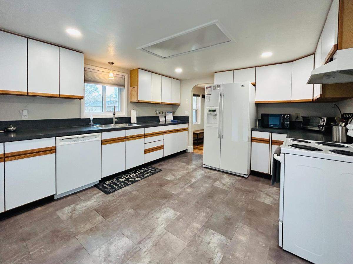 Little Blue Bungalow On Boise'S Bench, Pet Friendly, Fully Fenced Yard With Doggie Door! 2 Miles From Bsu, 5 Minutes From Downtown Boise, Desk And Workstation For Remote Workers, 2 Tv'S Large Walk-In Closet, Good For Mid-Term Stays Luaran gambar