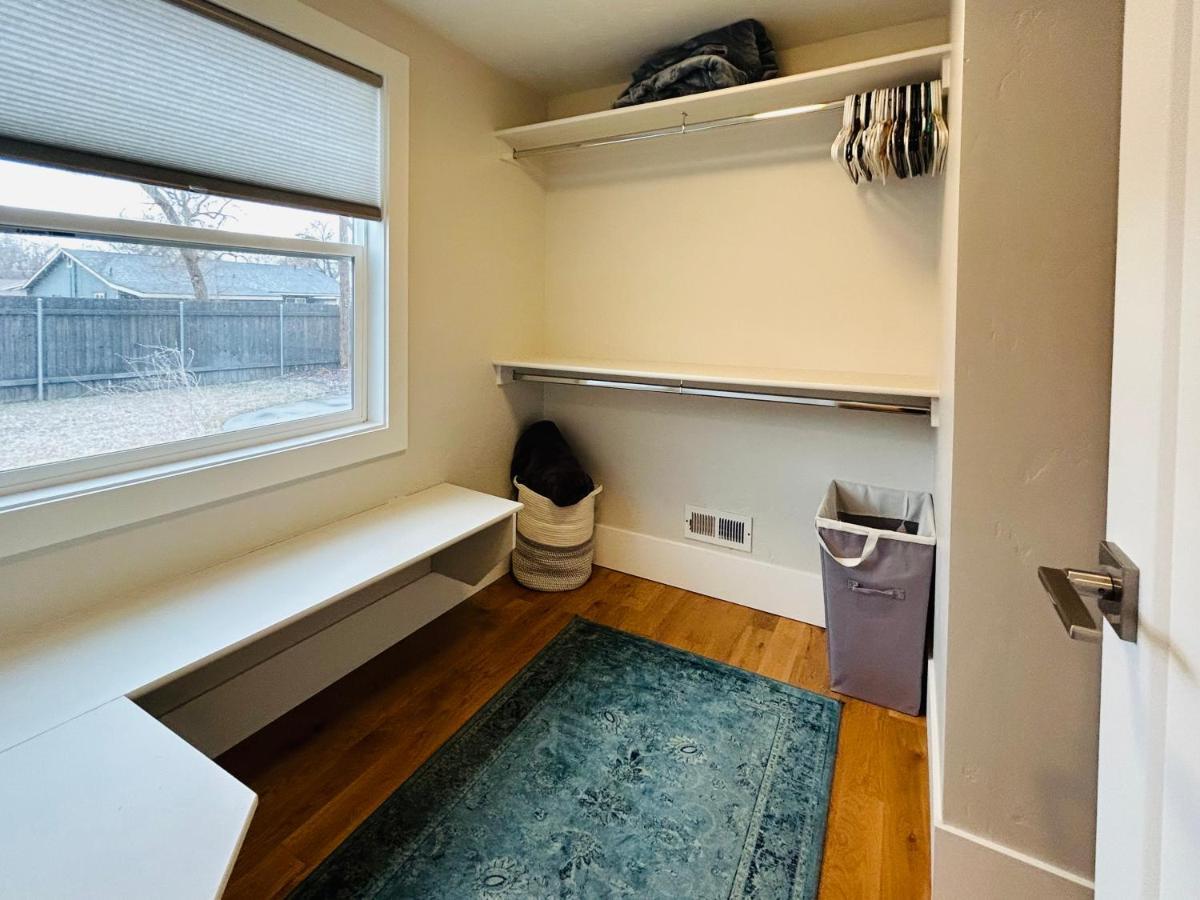 Little Blue Bungalow On Boise'S Bench, Pet Friendly, Fully Fenced Yard With Doggie Door! 2 Miles From Bsu, 5 Minutes From Downtown Boise, Desk And Workstation For Remote Workers, 2 Tv'S Large Walk-In Closet, Good For Mid-Term Stays Luaran gambar