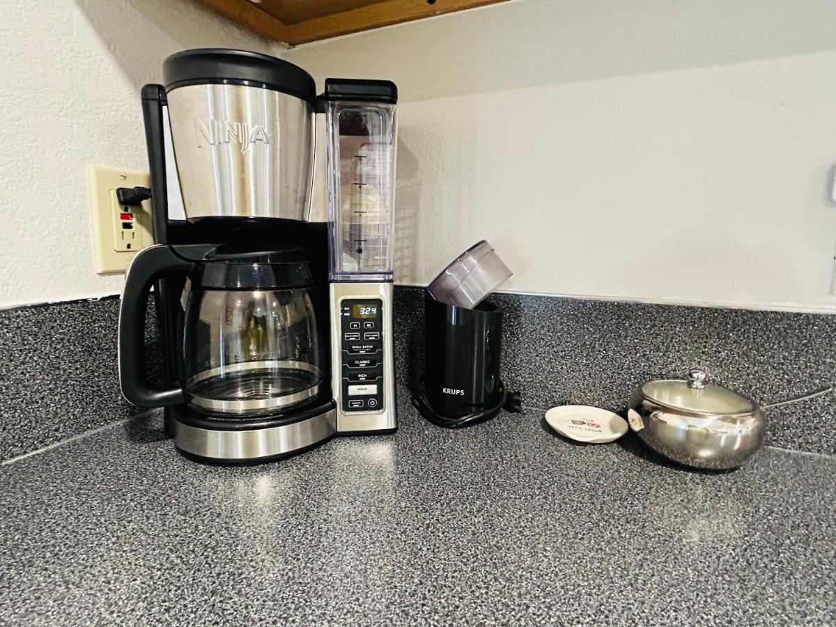 Little Blue Bungalow On Boise'S Bench, Pet Friendly, Fully Fenced Yard With Doggie Door! 2 Miles From Bsu, 5 Minutes From Downtown Boise, Desk And Workstation For Remote Workers, 2 Tv'S Large Walk-In Closet, Good For Mid-Term Stays Luaran gambar