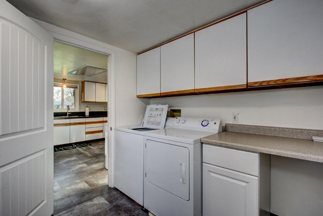 Little Blue Bungalow On Boise'S Bench, Pet Friendly, Fully Fenced Yard With Doggie Door! 2 Miles From Bsu, 5 Minutes From Downtown Boise, Desk And Workstation For Remote Workers, 2 Tv'S Large Walk-In Closet, Good For Mid-Term Stays Luaran gambar