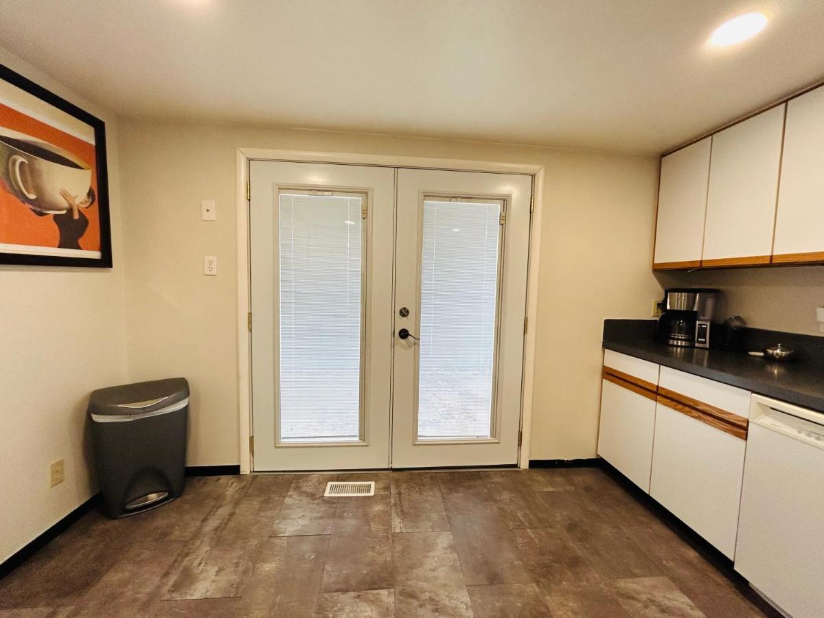 Little Blue Bungalow On Boise'S Bench, Pet Friendly, Fully Fenced Yard With Doggie Door! 2 Miles From Bsu, 5 Minutes From Downtown Boise, Desk And Workstation For Remote Workers, 2 Tv'S Large Walk-In Closet, Good For Mid-Term Stays Luaran gambar